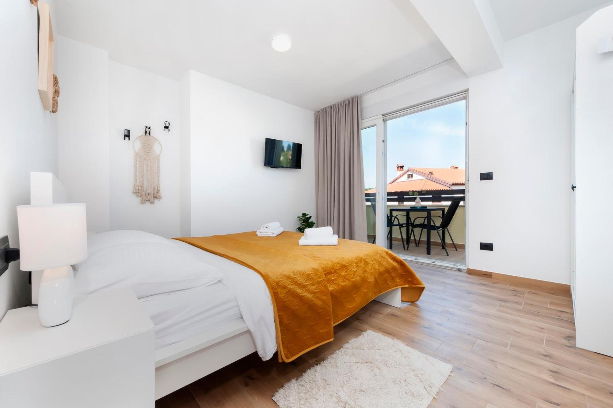 Apartments Sunrise & Sunset Ровінь Екстер'єр фото